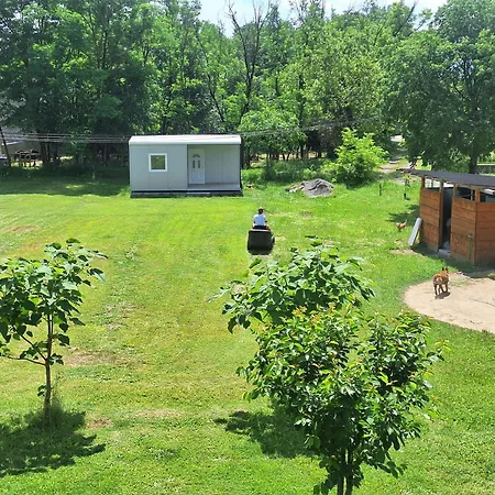 Seosko Domacinstvo Carobna Ravnica Camping Podgorica