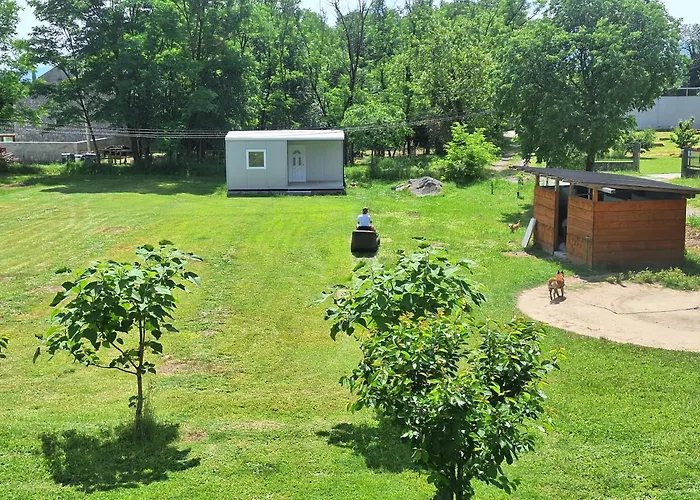 Seosko Domacinstvo Carobna Ravnica Camping Podgorica